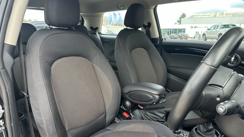 MINI Hatchback 1.5 Cooper Classic Premium 3dr Petrol Hatchback